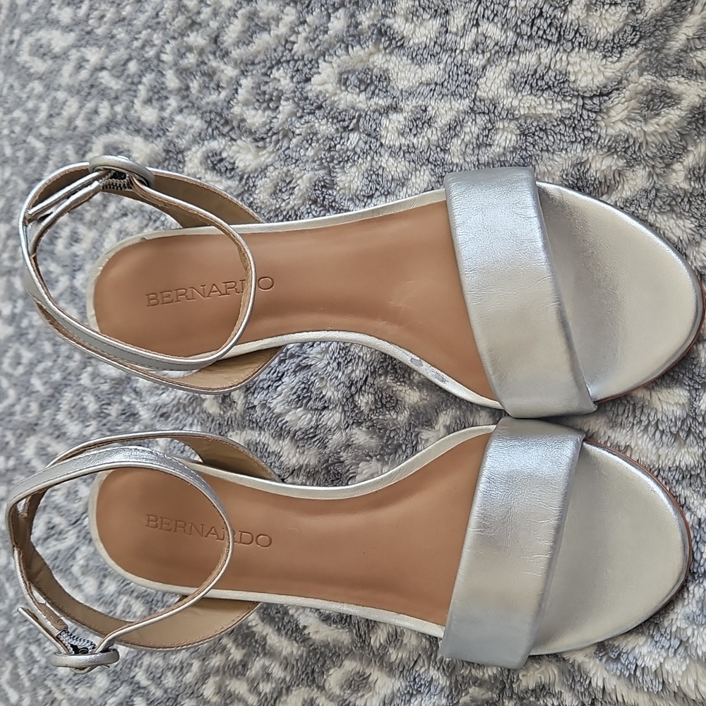 Bernardo Nora 2 Silver Metallic Leather Ankle Strap Sandal Heels Size 6 NWOT